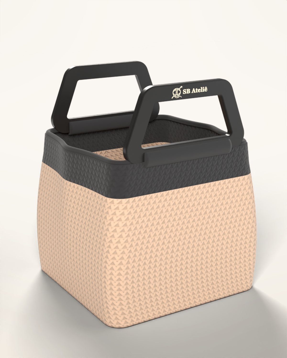 Bolsa de crochê Cubo em Nude & Preto, com fundo quadrado e alças impressas em 3D com logo SB Ateliê